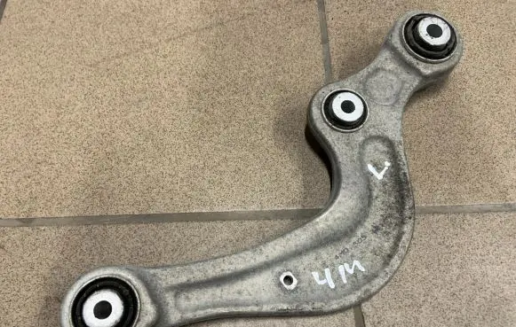 Audi Q7 4M Rear control arm 4M0505361G 4M0505323G