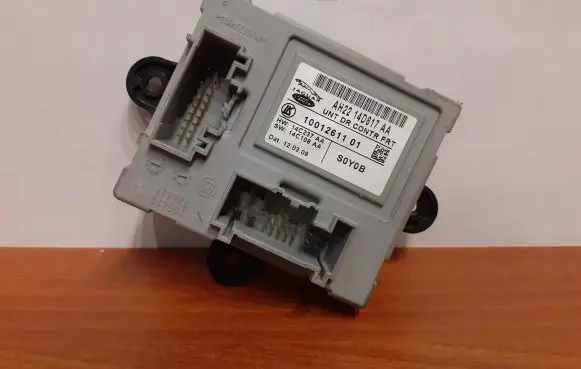 Jaguar XF X250 Door control unit/module AH2214D617AA 2868