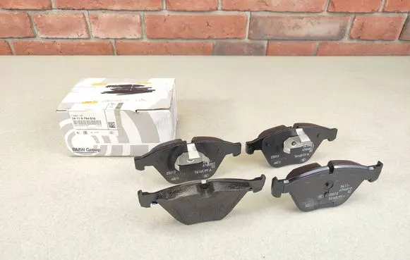 BMW 5 E60 E61 Brake pads (front) 6794916 6794918 6767580