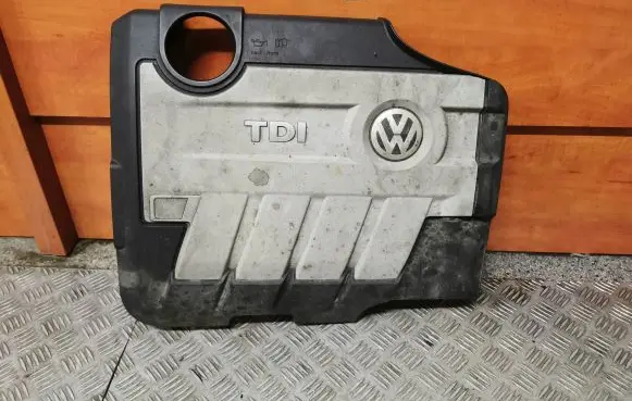 Volkswagen PASSAT B6 Engine cover (trim) 03L103925