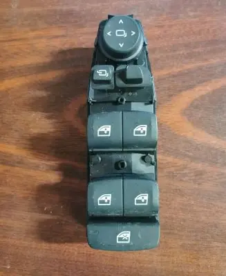 BMW X6 G06 Electric window control switch 6832729