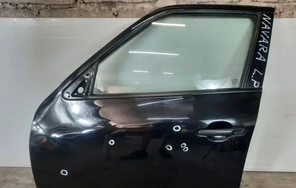 Nissan Juke I F15 Front door
