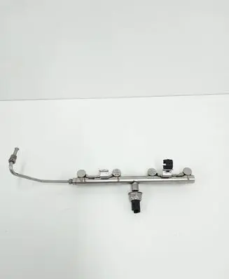 Peugeot 5008 Fuel distributor 10006371 144220088