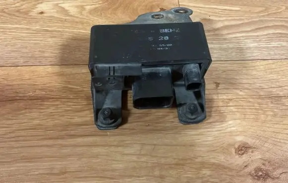 Mercedes-Benz C W203 Glow plug pre-heat relay 