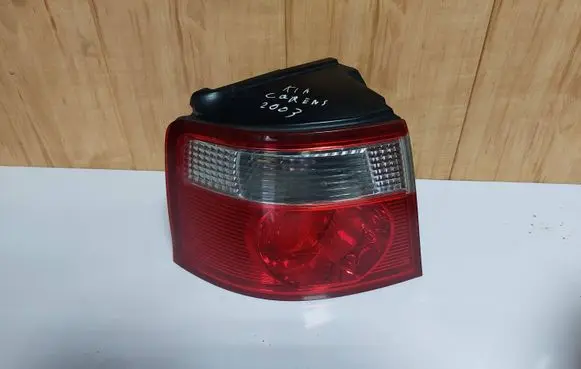 KIA Carens I Rear/tail lights