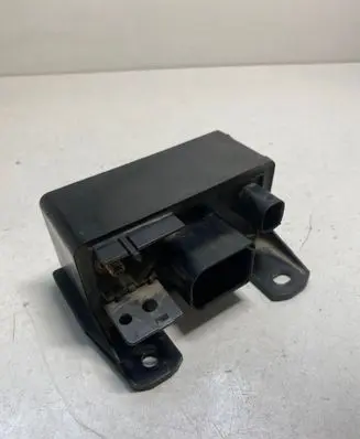 Mercedes-Benz C W203 Glow plug pre-heat relay
