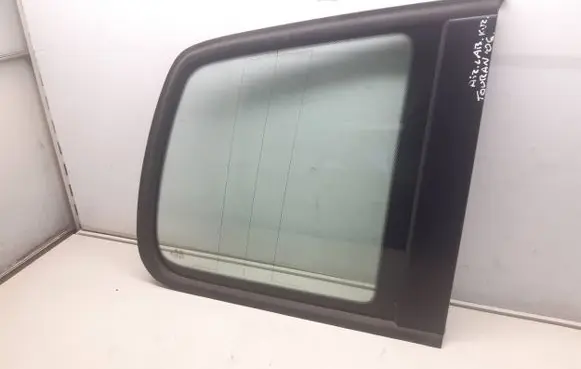 Volkswagen Touran I Rear side window