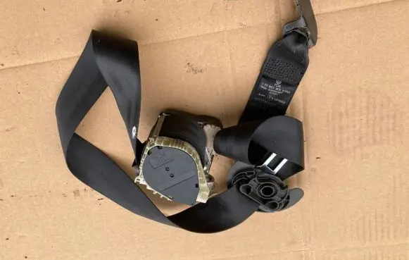 Volkswagen Touran I Seat belt trim 1T0857805B