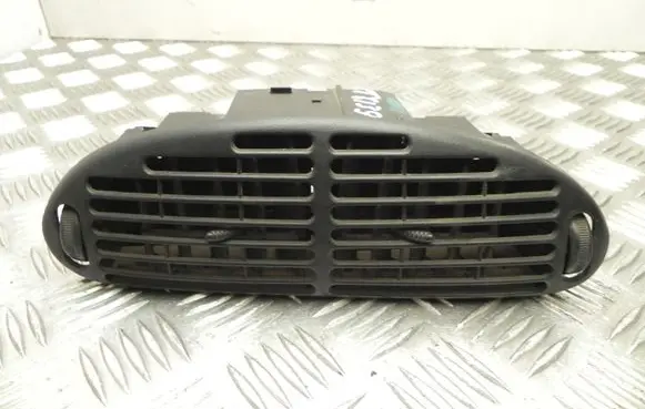 Rear air vent grill