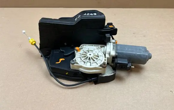 BMW 7 E65 E66 Rear door lock 7028910