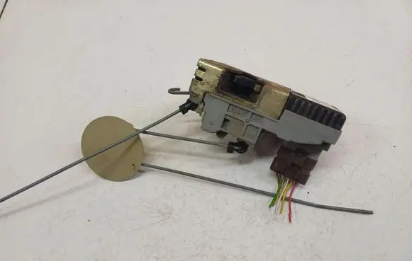 Peugeot 406 Front door lock 