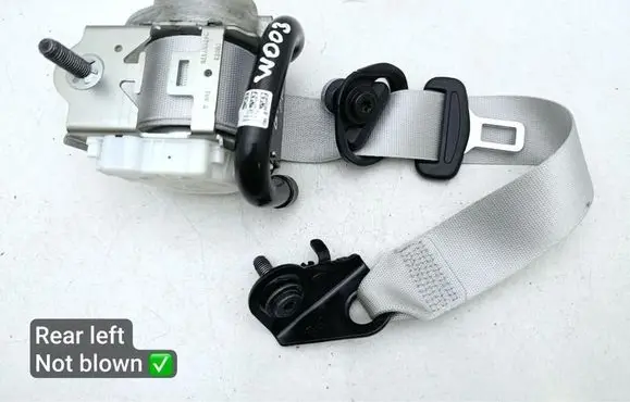 Rear seatbelt