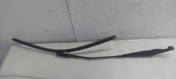 Front wiper blade arm