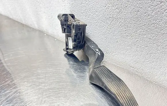 Opel Zafira A Accelerator throttle pedal 9202341 6PV00811400