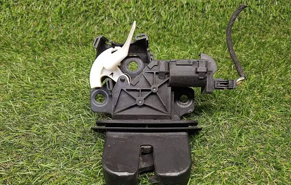 Tailgate/trunk/boot lock/catch/latch