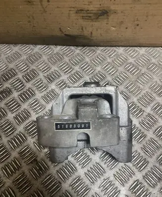 Alfa Romeo Giulietta Engine mount bracket 51888091