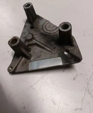Opel Astra H Engine mounting bracket