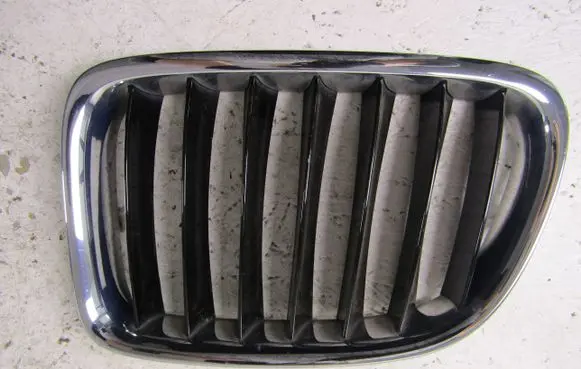 BMW X1 E84 Front bumper upper radiator grill 2993307