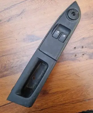 Hyundai Getz Electric window control switch 935701C210