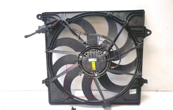 Hyundai Santa Fe Radiator cooling fan shroud