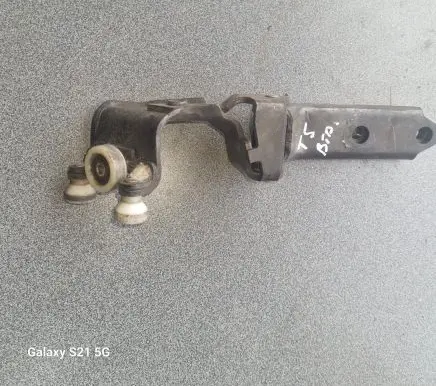 Volkswagen Transporter - Caravelle T5 Sliding door middle roller runner 7H0843336