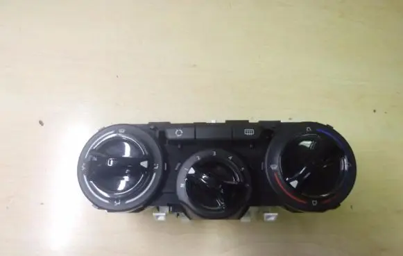Peugeot 208 Climate control unit 96722486ZD Y267