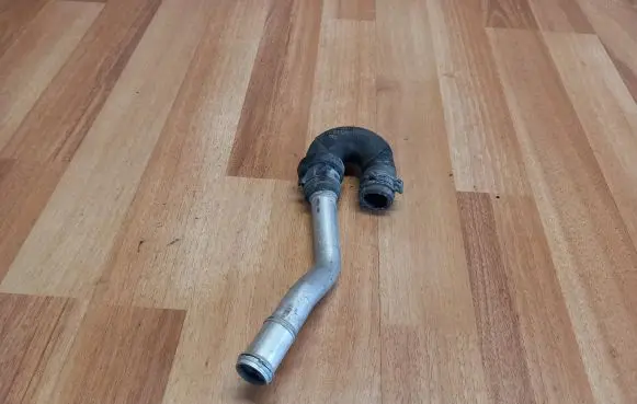 Volkswagen Touareg I Engine coolant pipe/hose 7L0819320B