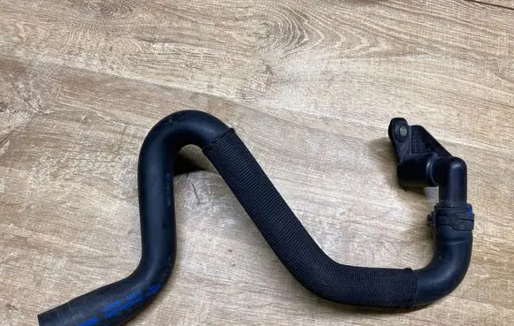 Jaguar F-Type Engine coolant pipe/hose 9W836W633AD