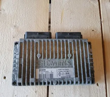 Renault Megane II Engine control unit/module 7700110708