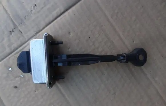 Opel Insignia B Front door check strap stopper 39089087