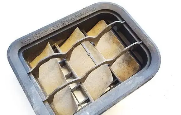 Skoda Octavia Mk2 (1Z) Air intake duct part 1H0819465E
