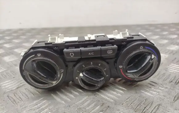 Peugeot 208 Climate control unit 96722483ZD