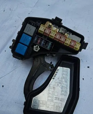 Volvo S70 V70 V70 XC Fuse box cover 9456821 9456414 72544425