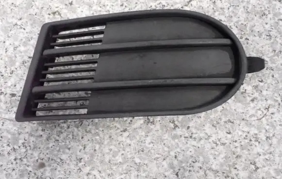 Suzuki Swift I Front fog light trim/grill 