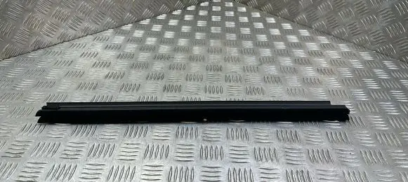 Mazda 3 II Rear door window/glass frame 