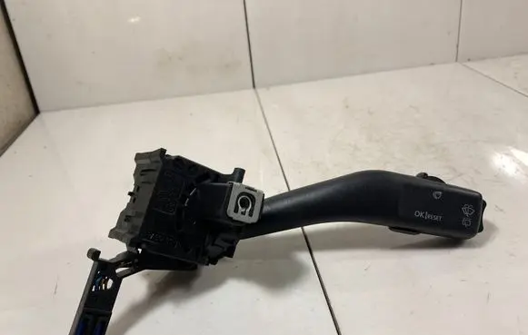 Skoda Octavia Mk2 (1Z) Wiper control stalk 1K0953519A