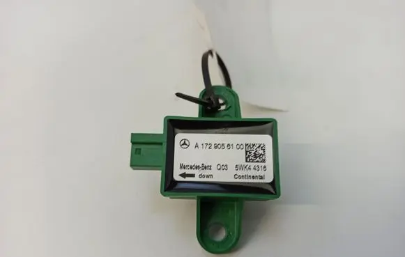 Mercedes-Benz E W212 Airbag deployment crash/impact sensor A1729056100 5WK44316