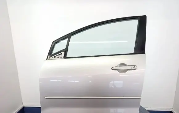 Mazda 5 Front door 