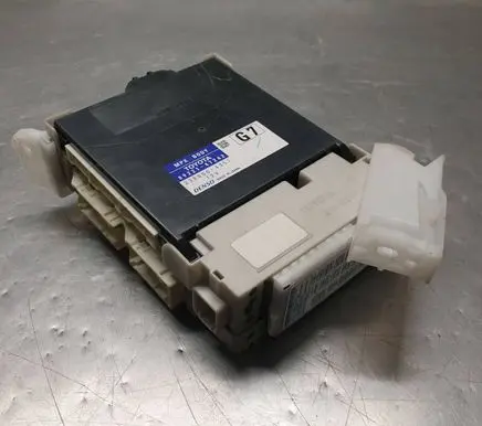 Toyota Prius+ (ZVW40) BSM Control unit 8922147242 2380004351