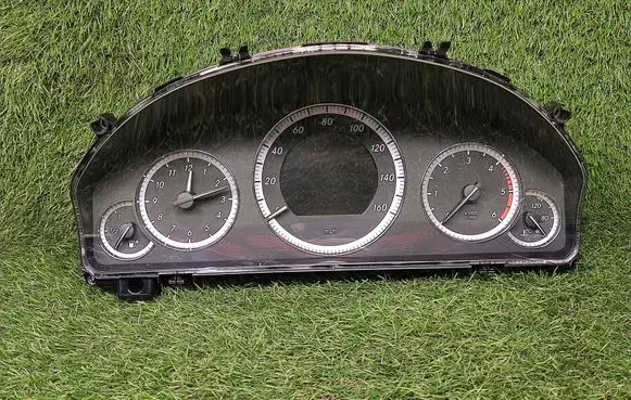 Mercedes-Benz C W204 Speedometer (instrument cluster) A2129005203 A2125400748 A2129020302