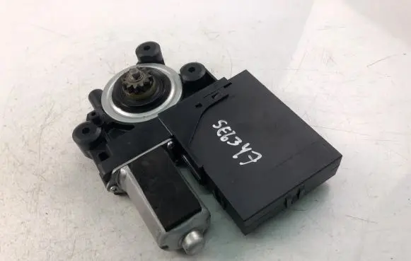Volvo S40 Front door window regulator motor 979038100
