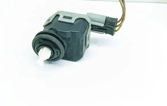 Opel Astra G Headlight level adjustment motor 90590665