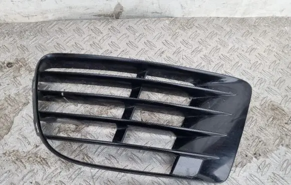 Volkswagen Golf VI Front bumper lower grill 5K0853665E