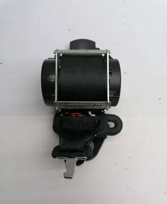 Mazda 3 I Middle seatbelt (rear) E40433011
