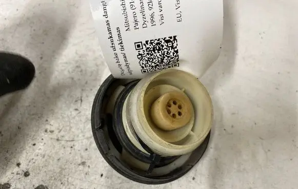 Mitsubishi Pajero Fuel tank filler cap