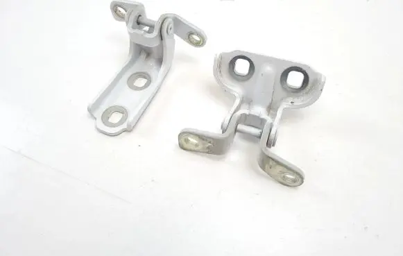 Chevrolet Orlando Rear door upper hinge