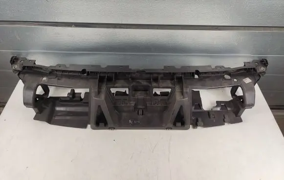 Front bumper mounting bracket