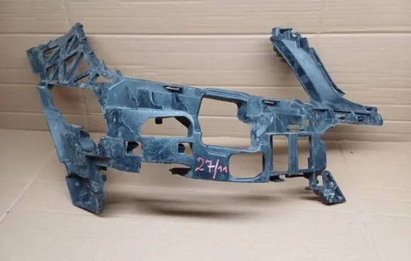 Mercedes-Benz C W204 Front bumper mounting bracket A2048854265