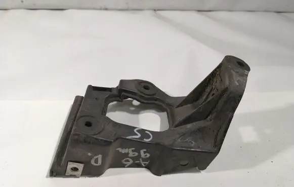 Fender mounting bracket