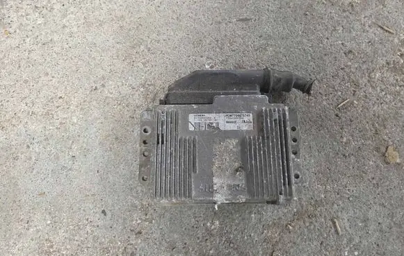 Renault Laguna I Engine control unit/module 7700875745